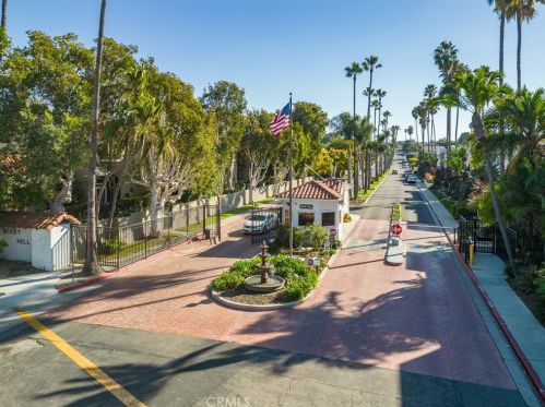 6381 Sheri Ln, Long Beach, CA 90815-4741