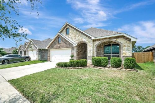 1305 Raleigh Path Rd, Denton, TX 76208-2913