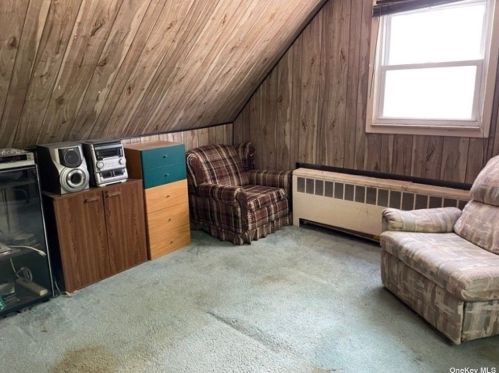 385 Broome Ave, North Lindenhurst NY  11757-3834 exterior