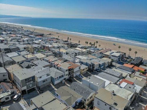 212 41st St, Manhattan Beach CA  90266-3141 exterior