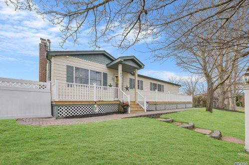 198 Oakland Ave, Miller Place, NY 11764-3405