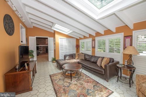 614 Westwind Dr, Berwyn PA  19312-1144 exterior