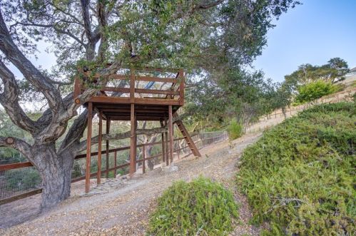 462 Mercedes Ln, Pismo Beach CA  93420-2658 exterior