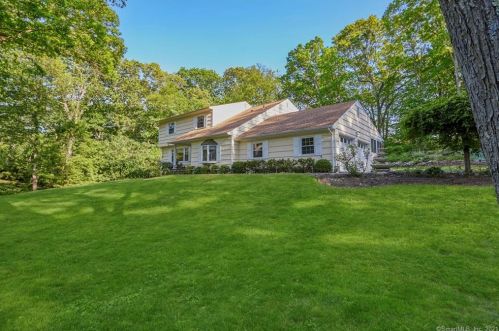7 Quarry Ln, Norwalk, CT 06851-1210