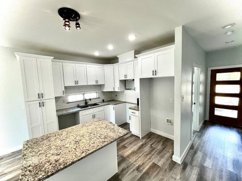 4225 Carpenter Ave, Dallas, TX 75210-1706