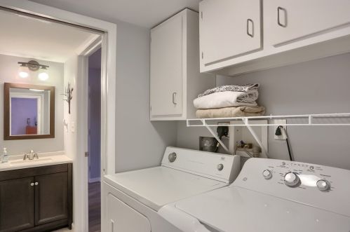 501 Camelot Dr, Pittsburgh PA  15237-4977 exterior