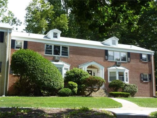 13 Lenox Ct, Airmont, NY 10901-8011