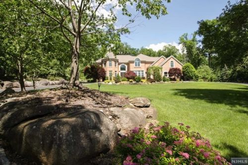 212 Forest Ridge Ct, Franklin Lakes, NJ 07417-1529