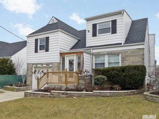 530 Arlington Rd, Cedarhurst, NY 11516-1208