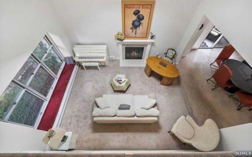 43 Bentley Dr, Franklin Lakes NJ  07417-1940 exterior