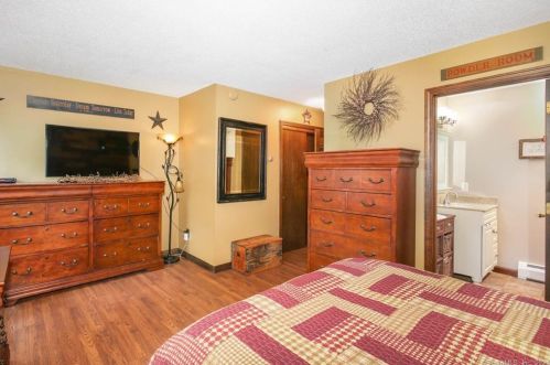 32 Elvira Hts, Putnam CT  06260-2500 exterior