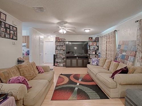 705 Maple Ave, Fruitland Park FL  34731-2102 exterior