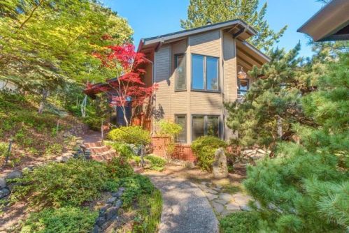 801 Clarence Ln, Ashland, OR 97520-3113