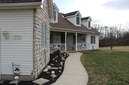 3010 Norton Rd, Darbydale, OH 43123-8640