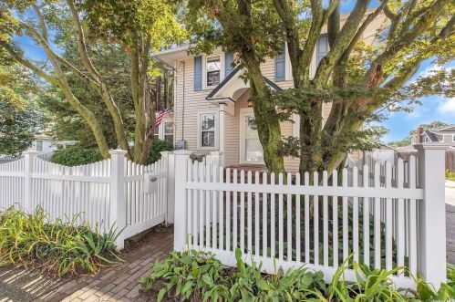 64 Redmond Ave, Bayshore, NY 11706-6813