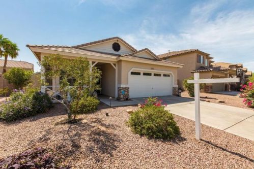 3875 Stallion Dr, Gilbert, AZ 85297-4927