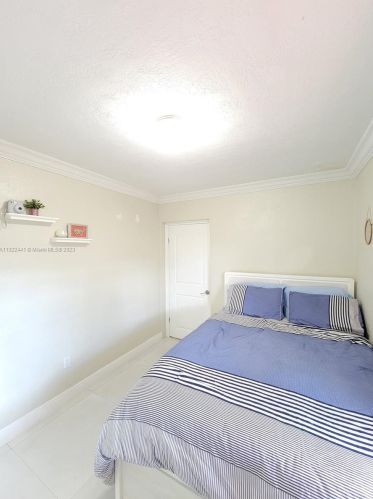 17 Suffolk Ave, Hialeah FL  33010-5035 exterior