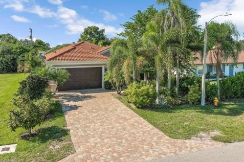 838 95th Ave, Naples, FL 34108-2459