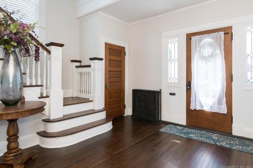 42 Merriman St, Bristol CT  06010-5042 exterior