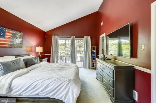 7827 Mulberry Bottom Ln, Springfield VA  22153-2314 exterior