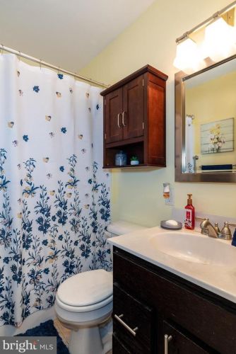 20 Deep Holw Ln, Lancaster PA  17603-7416 exterior