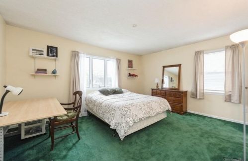 1049 Melissa Ln, North Bellmore NY  11710-1743 exterior