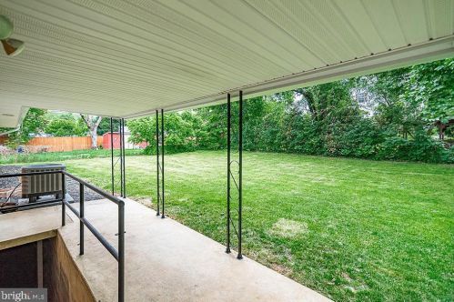 415 Liberty St, Charles Town WV  25414-1827 exterior