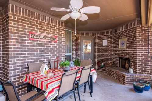 1010 Burkburnett Dr, Weatherford TX  76087-2819 exterior