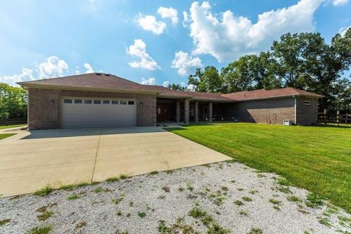 260 Barker Ln, Berea, KY 40403-9162