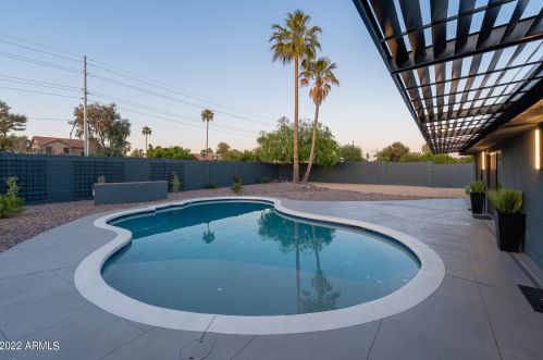 7702 Villa Theresa Dr, Glendale AZ 85308-8092 exterior