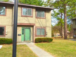 6 Briarwood Ter, Albany, NY 12203-5309
