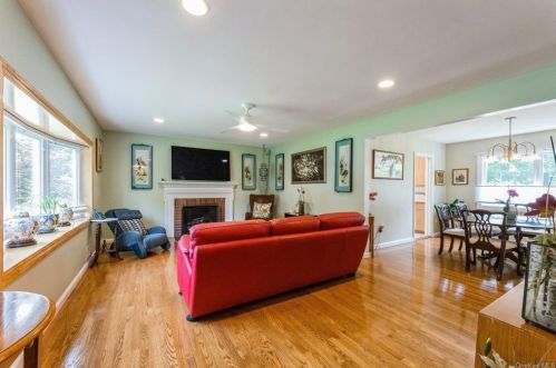 25 Cardinal Ct, West Nyack NY  10994-1031 exterior