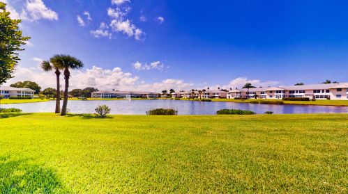 402 Grv Isle Cir, Vero Beach FL 32962-8507 exterior