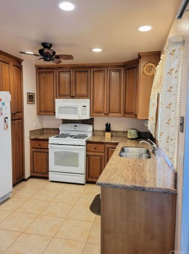 6972 Manhattan Dr, Riverside, CA 92506-4108