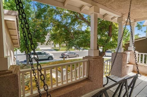 27701 Kristin Ln, Santa Clarita, CA 91350-4329