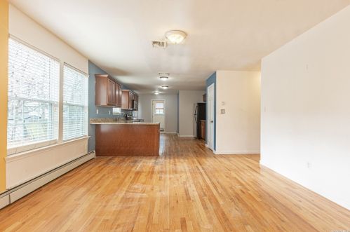 340 45th St, Copiague NY  11726-1017 exterior