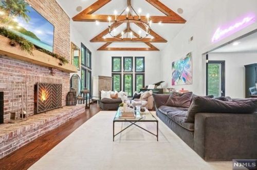 856 Shadow Ridge Rd, Franklin Lakes, NJ 07417-1516