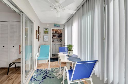 828 Flanders R, Delray Beach FL  33484-5335 exterior