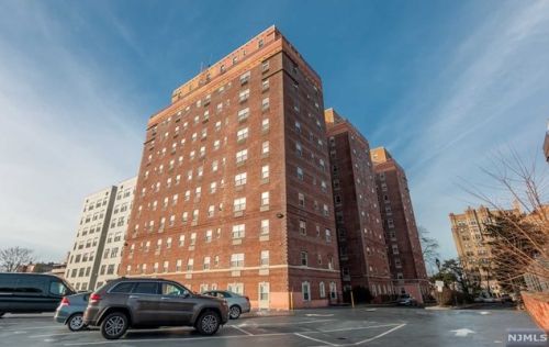 70 Munn Ave, East Orange NJ  07018-4352 exterior