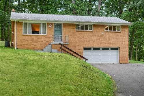 3613 Oakcrest Dr, Gibsonia, PA 15044-9120