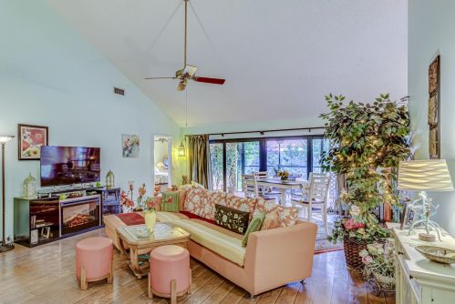 2870 Eagle Ln, West Palm Beach, FL 33409-7243
