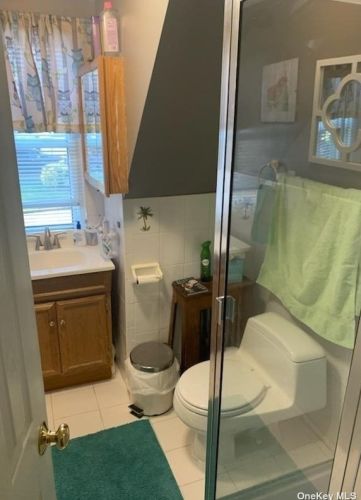 1233 5th St, Babylon NY  11704-4535 exterior