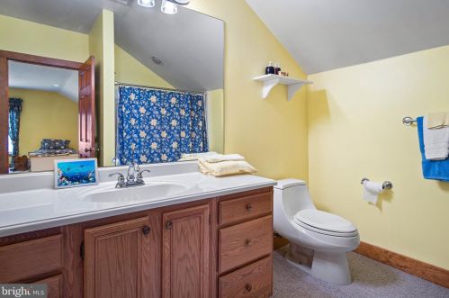 222 Longspur Dr, Wilmington DE  19808-4363 exterior