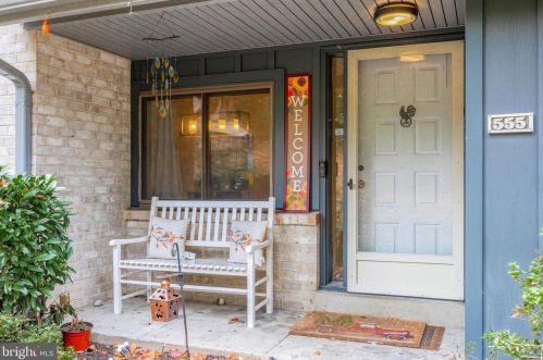 555 Foxwood Ln, Paoli, PA 19301-2039