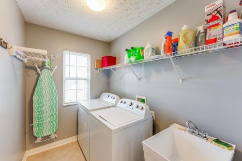 384 Kyber Run Cir, Johnstown OH  43031-9619 exterior