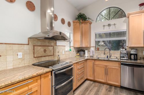 7031 Morrow Dr, Glendale, AZ 85308-5795