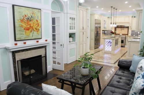 2 Linden Pl, Middletown NY  10940-4824 exterior