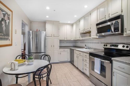 301 Pondside Dr, White Plains, NY 10607-1365