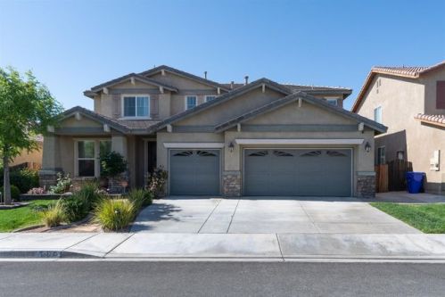 13745 Ochre Ln, Victorville, CA 92394-7516