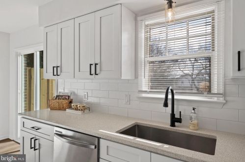 6027 Meade Ct, Harrisburg PA  17112-8546 exterior